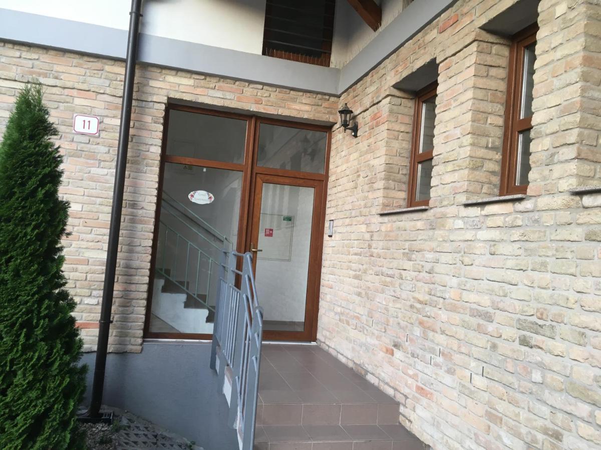 Konde Apartments B ดูนาจสก้า สเตรด้า ภายนอก รูปภาพ
